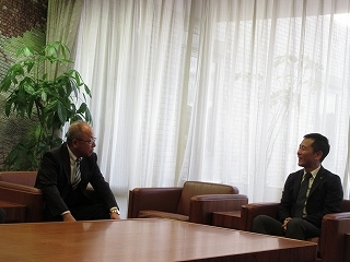 写真：面談（東邦ガス株式会社岐阜地域支配人）