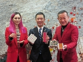 写真：シェ・シバタと東金聖コラボ商品販売報告