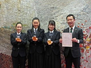 写真：表敬訪問（全国学生養蜂サミット口頭発表部門最優秀賞受賞者）