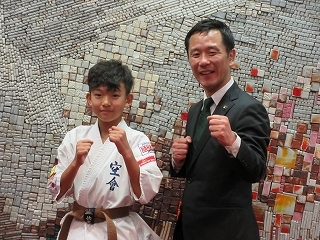 写真：表敬訪問（JKJO全日本ジュニア空手道選手権大会入賞者）
