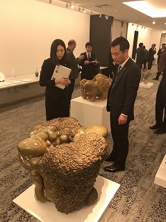 写真：陶磁器意匠研究所の展覧会視察
