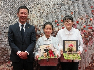 写真：表敬訪問（全国少年少女チャレンジ創造コンテスト全国大会出場者）