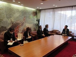 写真：面談（生活協同組合コープぎふ理事長ら）