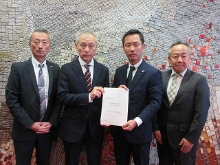 写真：岐阜県設備工業協会から要望書受領