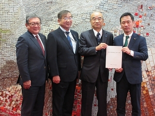 写真：多治見法人会から提言書受領