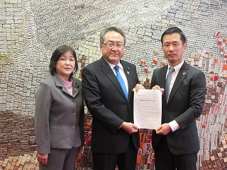 写真：公明党多治見市議会から提言書受領