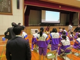 写真：笠原中学校いのちの授業視察2