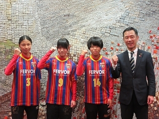 写真：表敬訪問（全日本U15女子サッカー選手権大会出場者）