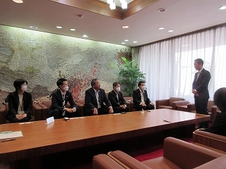 写真：指定金融機関事務引継式