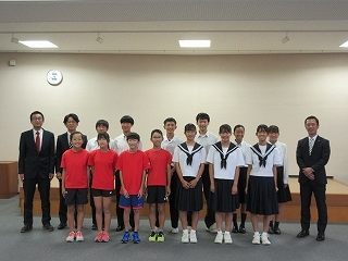 写真：表敬訪問（ぎふ清流郡市対抗駅伝競走大会出場者）