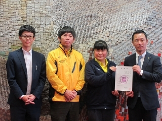 写真：孤立死ゼロ虐待死ゼロのまち協力隊感謝状授与