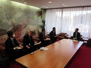写真：面談（中部電力パワーグリッド多治見支社長）