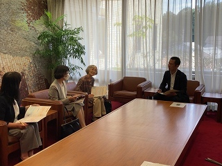 写真：面談（男女共同参画推進審議会委員）