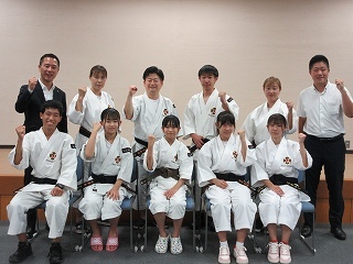 写真：表敬訪問（少林寺拳法世界大会出場者）