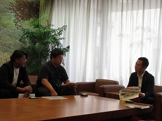 写真：面談（岐阜フットボールクラブ代表取締役社長）