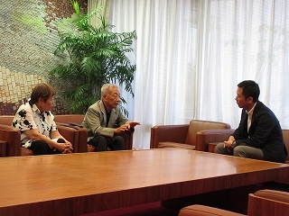 写真：面談（カーボテック代表取締役）