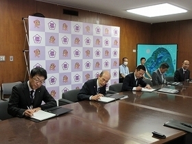 写真：多治見市副市長、教育長の事務引継式、退任式1