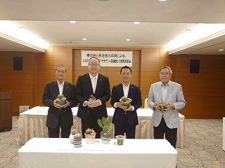 写真：愛知県春日井市と共通でふるさと納税返礼品を開発