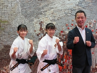 写真：表敬訪問（全国中学生少林寺拳法大会出場者）