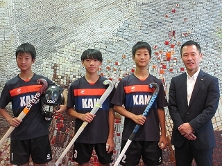 写真：表敬訪問（全日本中学生ホッケー選手権大会出場者）