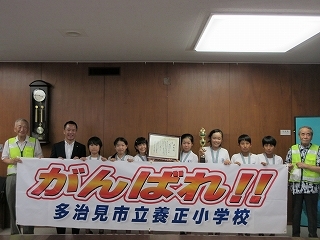 写真：表敬訪問（交通安全子供自転車全国大会出場者）