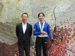 写真：表敬訪問（インターハイ、世界ユースアーチェリー選手権大会出場者）