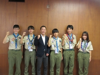 写真：表敬訪問（第25回世界スカウトジャンボリー出場者）