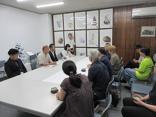 写真：面談（中国美術大学視察団）