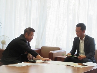 写真：多治見市書店組合から要望書受領