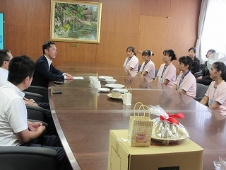 写真：表敬訪問（ミャンマーからの技能実習生）