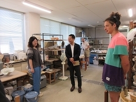 写真：陶磁器意匠研究所施設見学