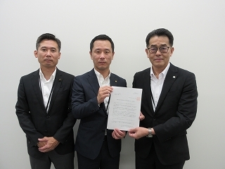 写真：岐阜県県土整備部長へ要望書提出