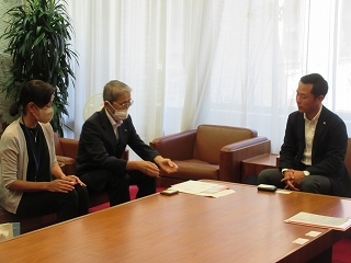 写真：面談（日本赤十字社岐阜県支部事務局長）