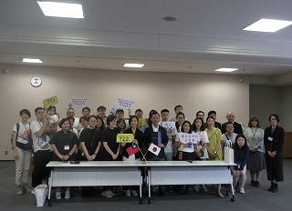 写真：表敬訪問（台湾デザイン研究院視察団）