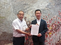 写真：自治労岐阜県本部等から要望書受領2