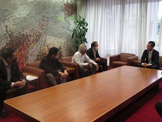 写真：面談（多治見陶磁器卸商業協同組合）