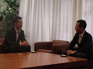 写真：面談（十六銀行多治見支店長）