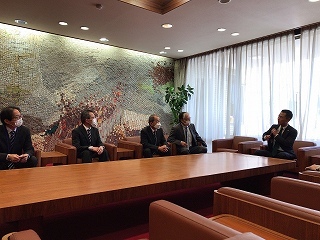 写真：面談（多治見市文化振興事業団）