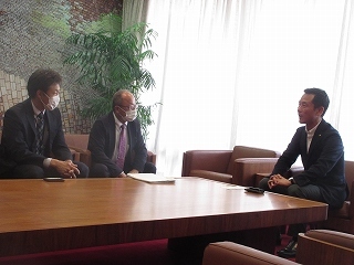 写真：面談（東邦ガス岐阜地域支配人ら）