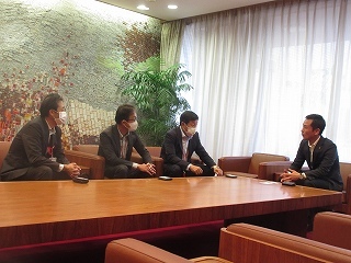 写真：面談（日本郵便東美濃地区連絡会統括局長ら）