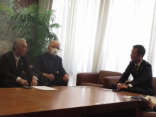 写真：陶都森林組合からの要望書受領