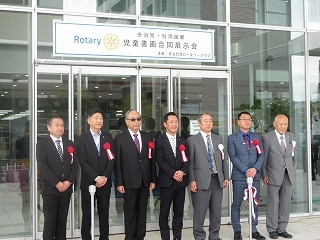 写真：国際交流書画展示会