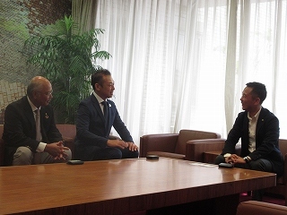 写真：面談（岐阜県測量設計業協会）