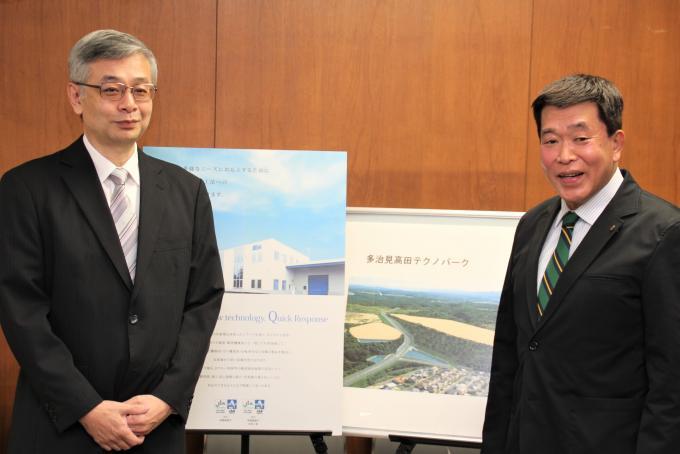 写真：共同記者発表での様子