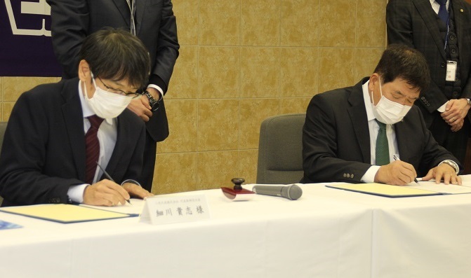 写真：企業立地協定締結式1