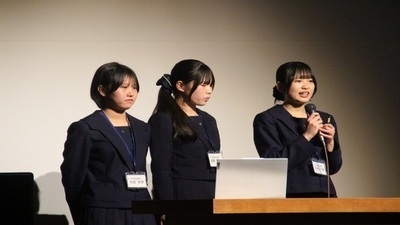 発表中の学生