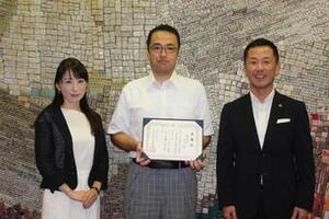 写真：株式会社カカム感謝状贈呈