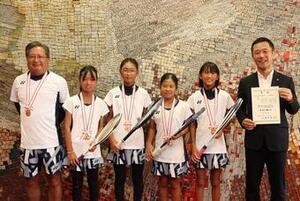 写真：ソフトテニス全国小学生選手権大会第3位入賞報告
