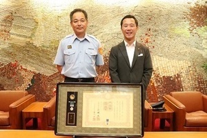 写真：藍綬褒章受章報告