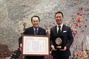 写真：厚生労働大臣表彰受賞報告